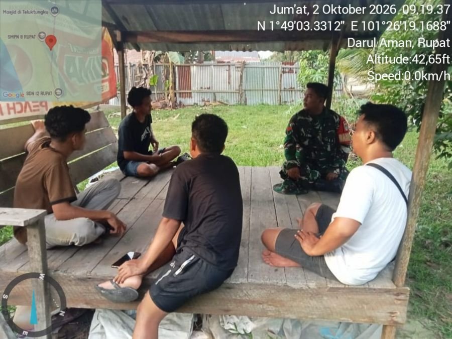 Babinsa Koramil 04/Rupat Gelar Komsos, Ajak Warga Amalkan Nilai Pancasila dan Jaga Kamtibmas