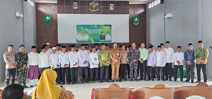 Babinsa Koramil 04/Rupat kopda Gesang prasetyo ikut menghadiri kegiatan pengukuhan Dewan MUI