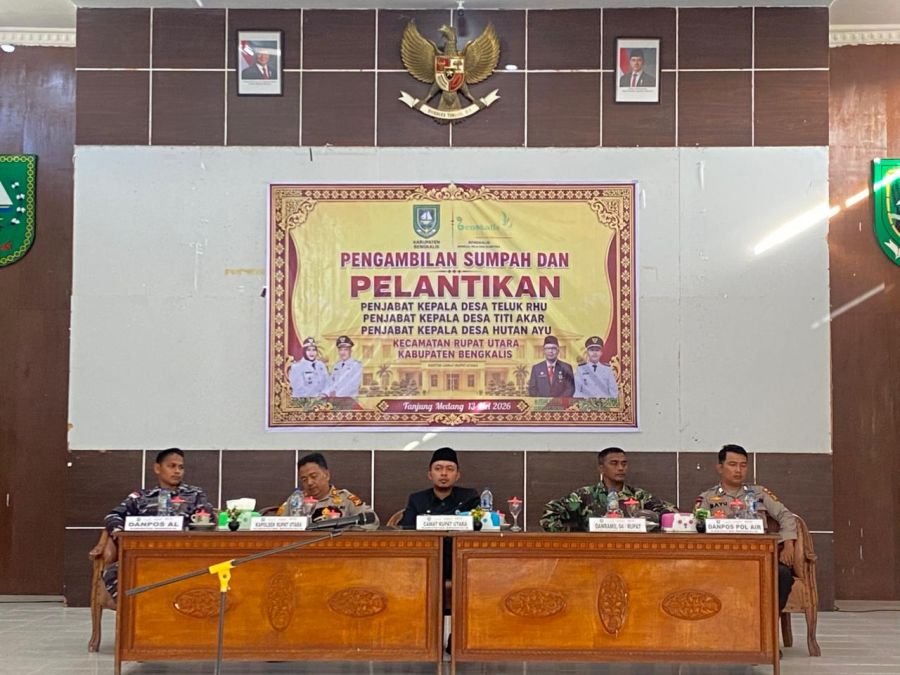 Babinsa Koramil 04/Rupat menghadiri Sumpah Jabatan dan Pelantikan Pejabat Kepala Desa.
