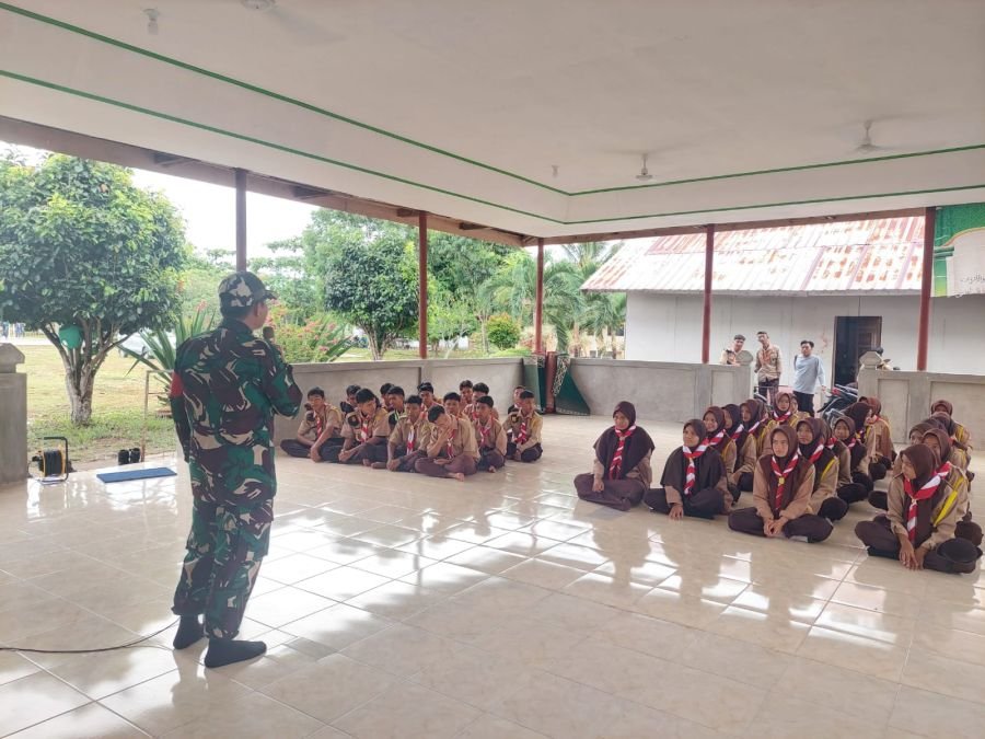 Babinsa Koramil 05 Bukit Batu Gencarkan Pembinaan Pramuka dan Sosialisasi Rekrutmen TNI AD