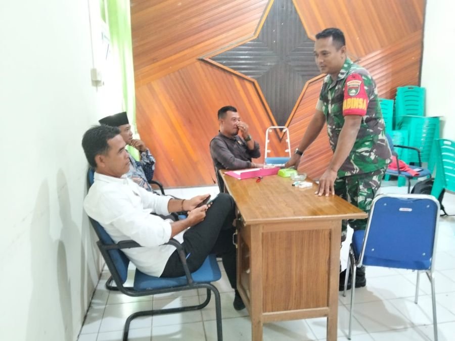 Babinsa Koramil 05/Bukit Batu Perkuat Sinergi dengan Perangkat Desa Sungai Siput Lewat Komsos