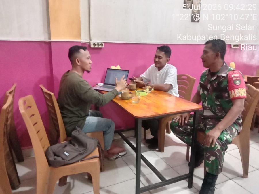 Babinsa Koramil 05/Bukit Batu Perkuat Nilai Pancasila di Kampung Pancasila