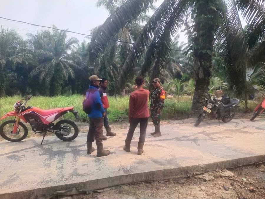 Babinsa Koramil 05/Bukit Batu Perkuat Komsos, Jaga Kedekatan TNI dan Warga Bukit Kerikil