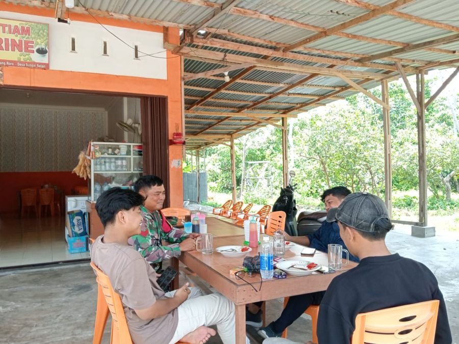 Babinsa Koramil 05/Bukit Batu Sosialisasikan Nilai Pancasila di Desa Sungai Selari