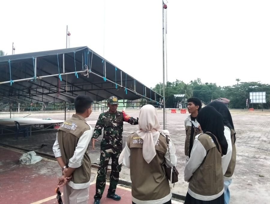 Babinsa Koramil 05/Bukit Batu Sosialisasikan Nilai-Nilai Pancasila kepada Mahasiswa KKN