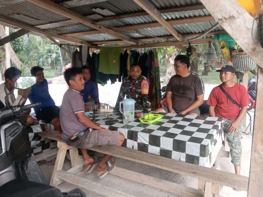 Babinsa Koramil 05/Bukit Batu Tegaskan Pentingnya Deteksi Dini Jaga Keamanan Desa Muara Dua