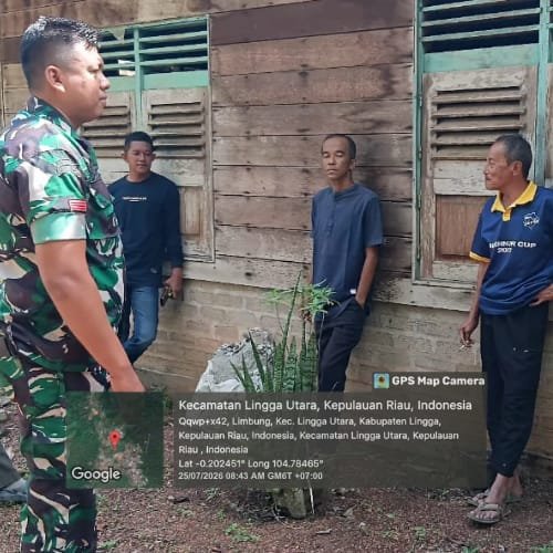 Babinsa Koramil 05/Daik Ajak Warga Desa Limbung Jaga Kebersihan Lingkungan
