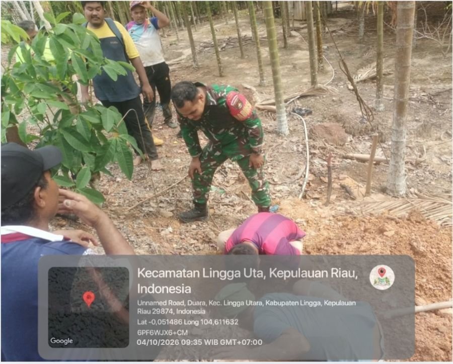 Babinsa Koramil 05/Daik Bersama Warga Duara Gotong Royong Bersihkan Saluran Air