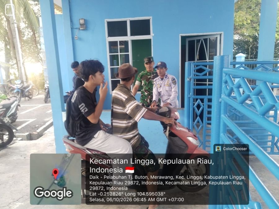 Babinsa Koramil 05/Daik Dampingi Dishub dan Syahbandar Cek Penumpang Kapal di Pelabuhan Tanjung Buto