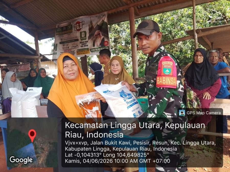 Babinsa Koramil 05/Daik Hadiri Pembagian Sembako untuk Warga Desa Resun Pesisir