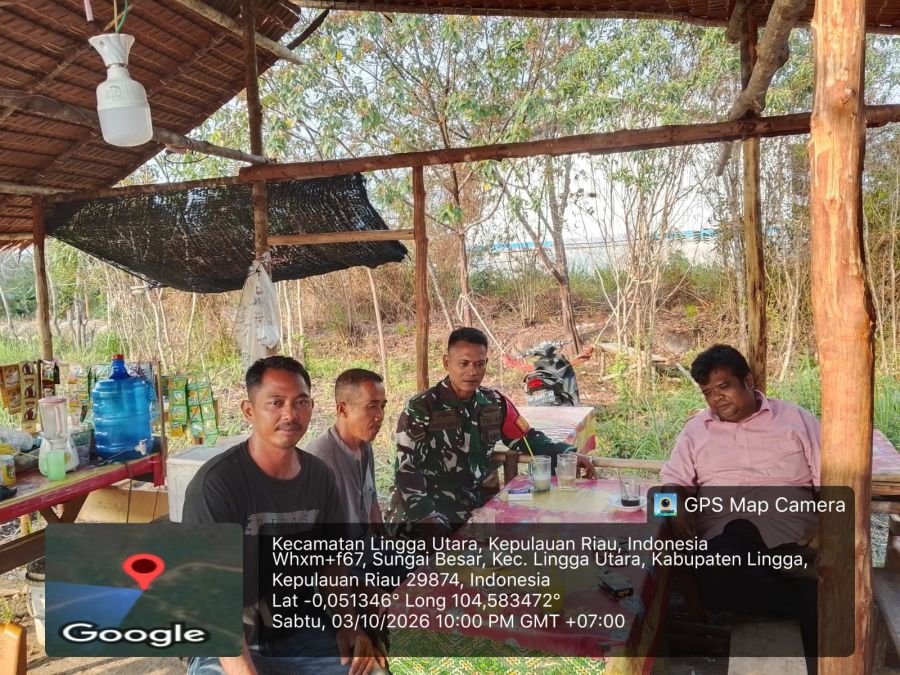 BABINSA KORAMIL 05/DAIK HIMBAU PEDAGANG JAGA KEBERSIHAN