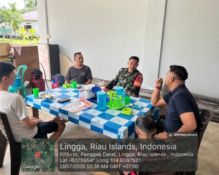 Babinsa Koramil 05/Daik Imbau Nelayan Desa Limbung Waspada Cuaca Buruk Saat Melaut