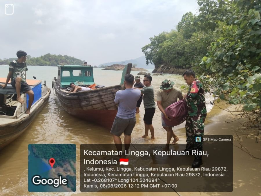 Babinsa Koramil 05/Daik Imbau Tekong Pompong Utamakan Keselamatan Penyeberangan Kendaraan Saat Kapal