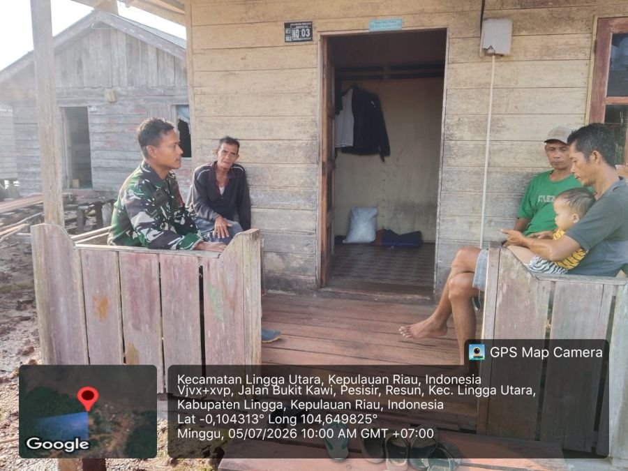 Babinsa Koramil 05/Daik Jalin Silaturahmi dengan Warga Resun Pesisir, Ingatkan Pentingnya Menjaga Ke