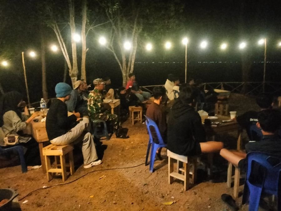Babinsa Koramil 05/Daik Nobar Final Piala Dunia 2026 Bersama Warga, Pererat Kebersamaan di Desa Pant