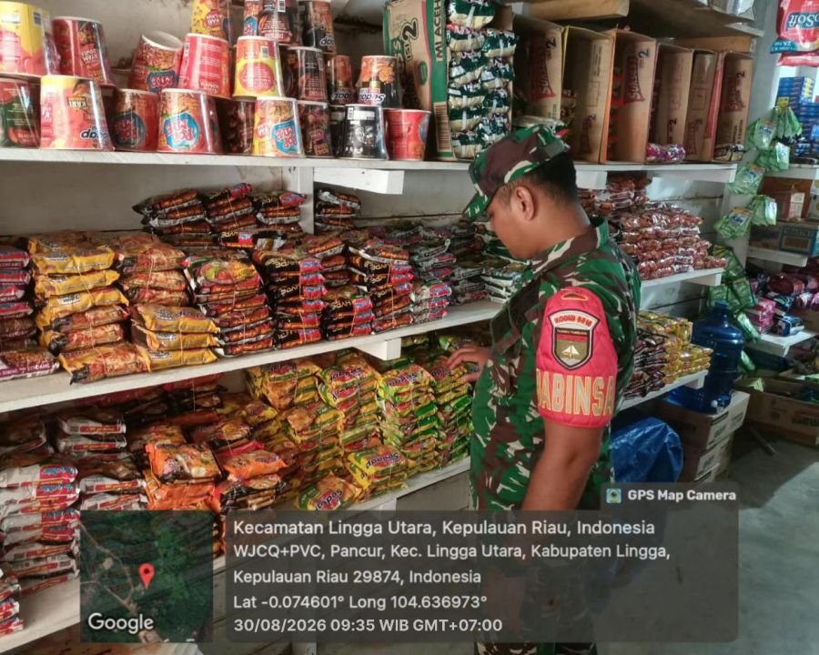 Babinsa Koramil 05/Daik Pantau Harga Sembako di Kelurahan Pancur, Pastikan Stabilitas Kebutuhan Poko
