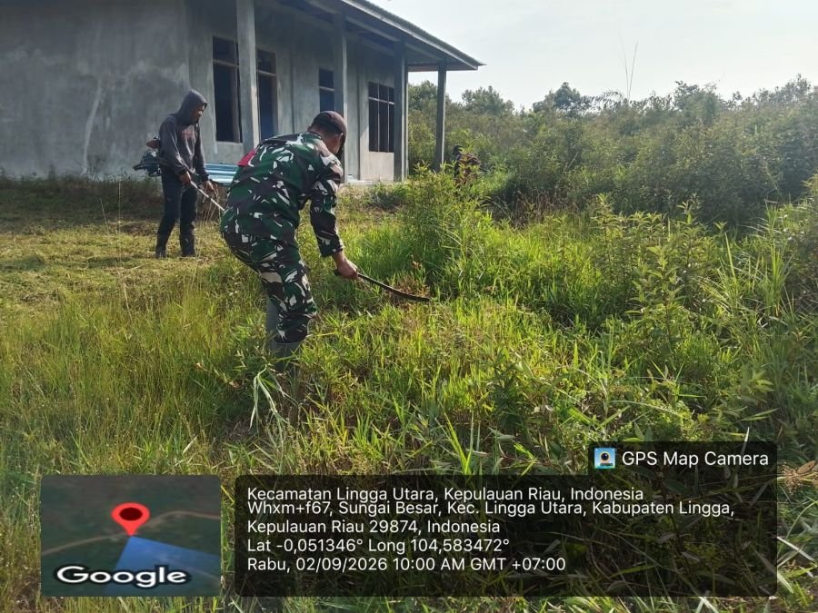 Babinsa Koramil 05/Daik Turun Langsung, Dorong Warga Sungai Besar Peduli Kebersihan Lingkungan
