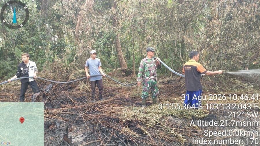 BABINSA KORAMIL 05/GAS BERSAMA TIM GABUNGAN MELAKSANAKAN PENDINGINAN LAHAN (KARHUTLA) DI BELANTARAYA
