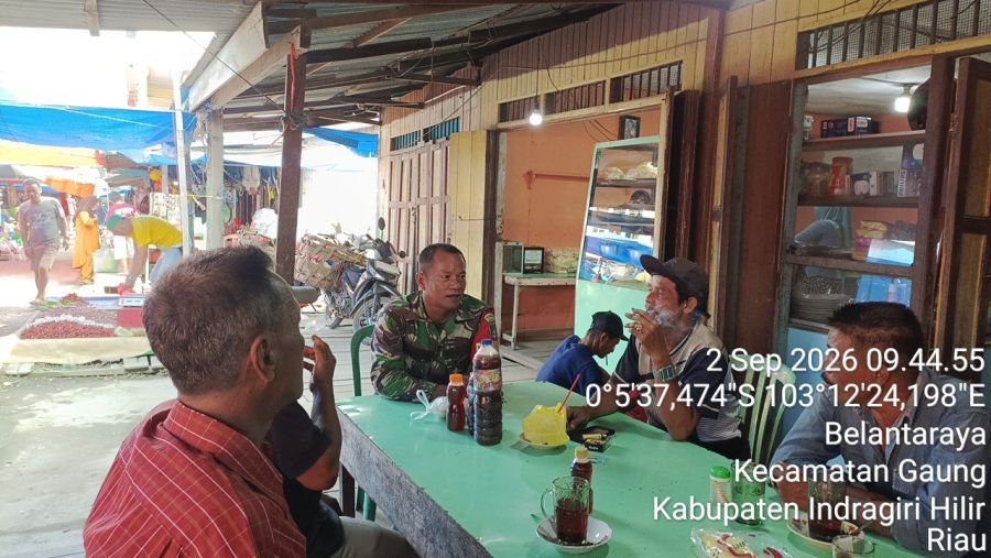 Babinsa Koramil 05/GAS Ciptakan Keakraban di Warung Kopi Desa Belantaraya Kec. Gaung