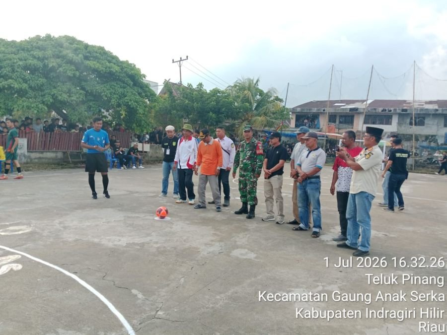 (Babinsa) Koramil 05/GAS, Kopda Ridho menghadiri undangan pembuka Futsal