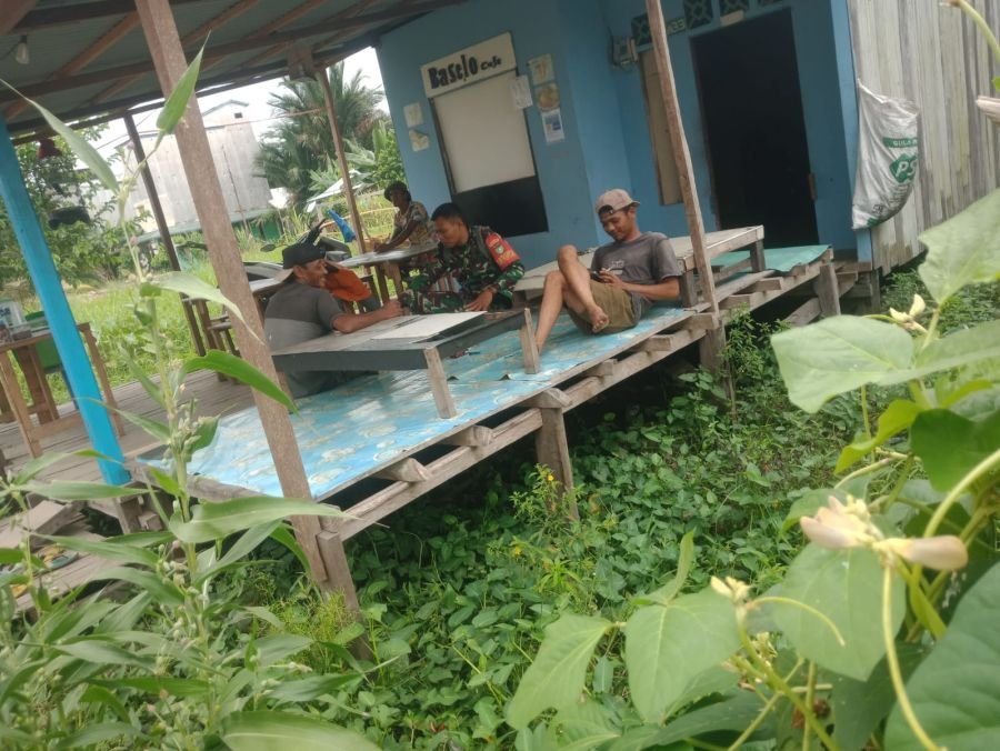 Babinsa Koramil 05/Gas Koptu Suriadi melaksanakan pengawasan SDM Masyarakat