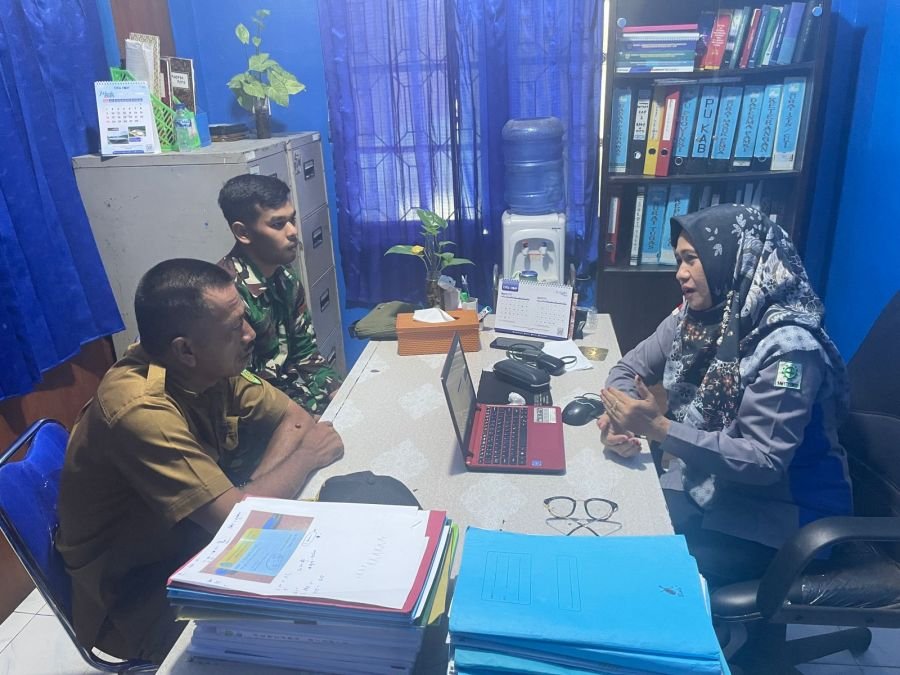 Babinsa Koramil 05/Gas Laksanakan Komsos di Desa Teluk Sungka