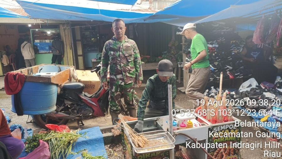 Babinsa Koramil 05/Gas Melaksanakan Pengawasan  Pasar di Desa Belantaraya