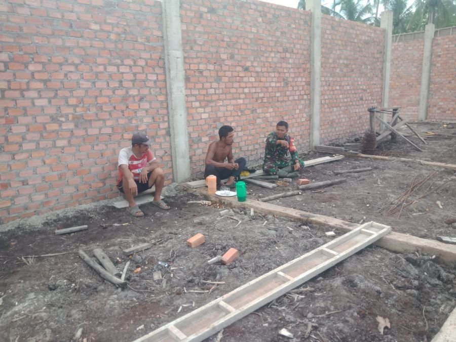 Babinsa Koramil 05/Gaung Anak Serka, Kodim 0314/Inhil an. Koptu Suriadi Melaksanakan Pengawasan SDM