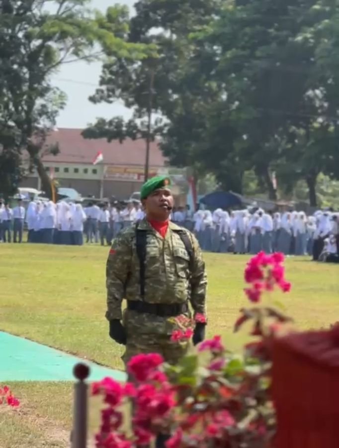 Babinsa Koramil 05/KK Pimpin Upacara HUT RI ke-81 di Kecamatan Kampar Kiri Tengah