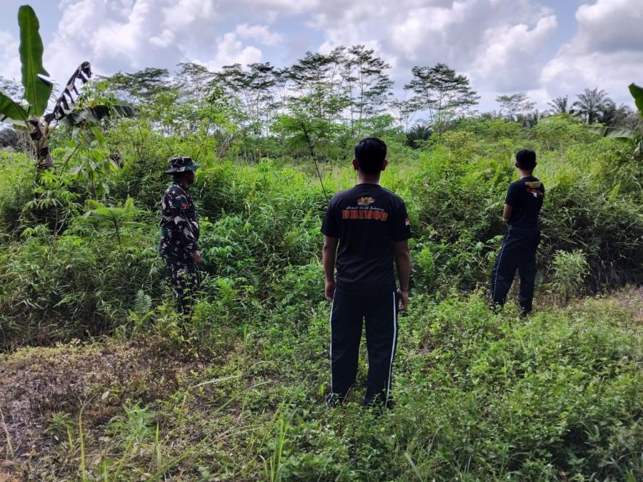 Babinsa Koramil 05/KK Tingkatkan Patroli Karlahut dan Sekaligus Sosialisasi