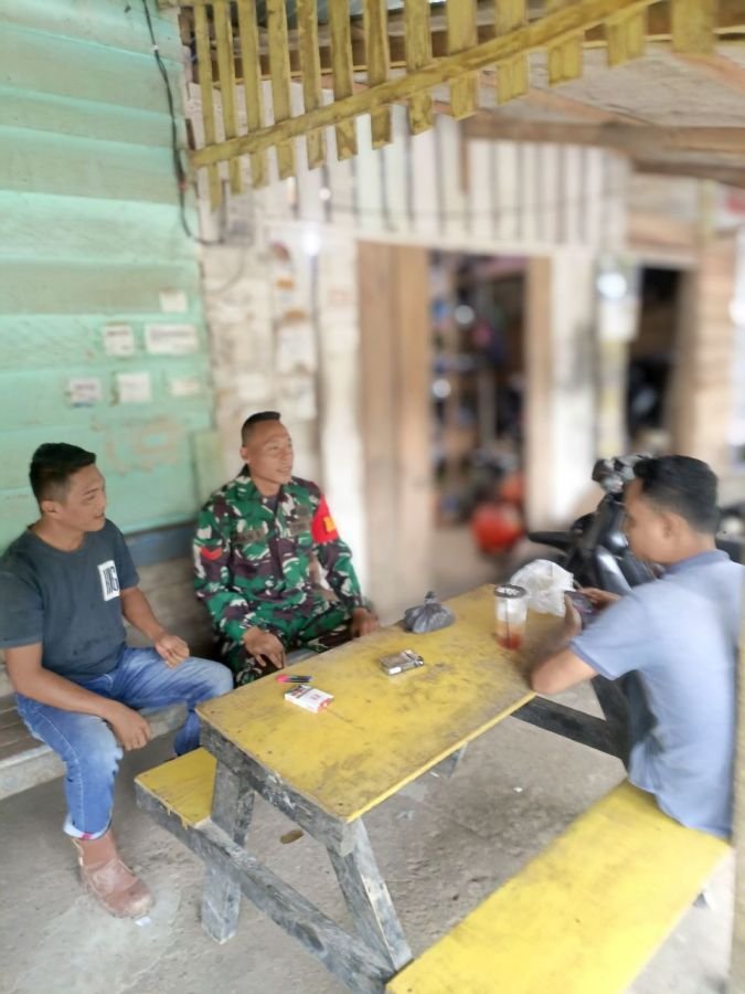 Babinsa Koramil 05/Peranap Gelar Komsos dengan Warga di Desa Setako Raya