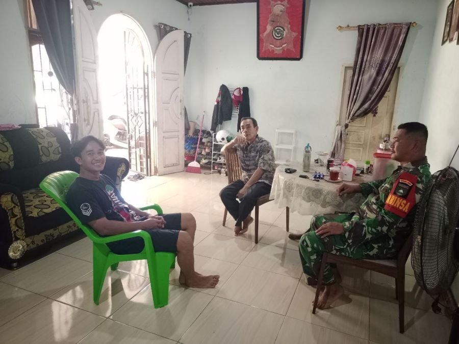 Babinsa Koramil 05/Peranap Sertu Reno Artdianto Gelar Komsos di Desa Serai Wangi
