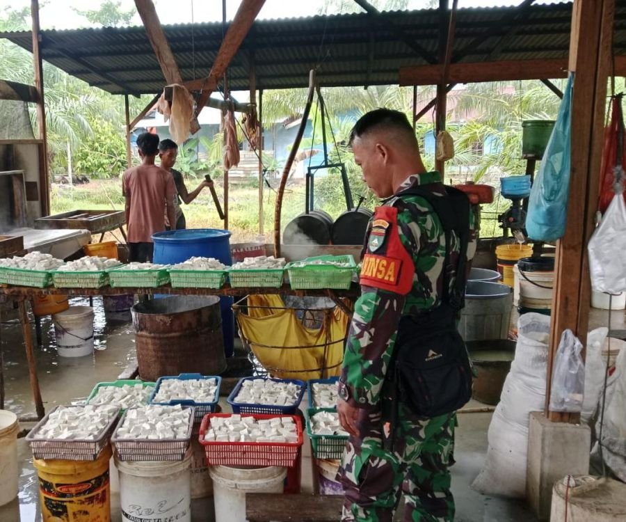 Babinsa Koramil 05/RM Laksanakan Pendampingan UMKM MANDIRI Pembuatan Tempe