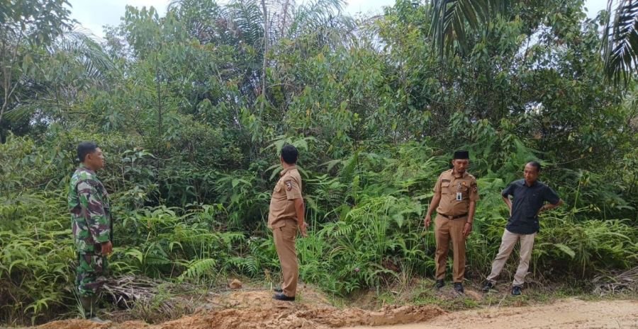 Babinsa Koramil 05/Sail Bersama Aparatur Kelurahan dan MPA Patroli Cegah Karhutla di Kulim