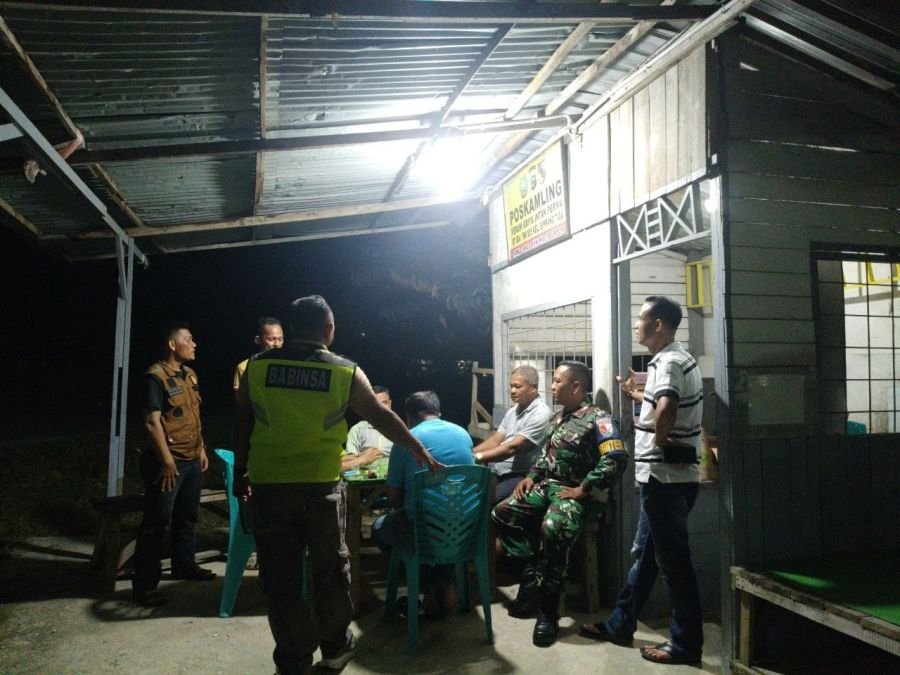 Babinsa Koramil 05/Sail Bersama Lurah Simpangtiga Sambangi Pos Ronda, Perkuat Sinergi Jaga Kamtibmas