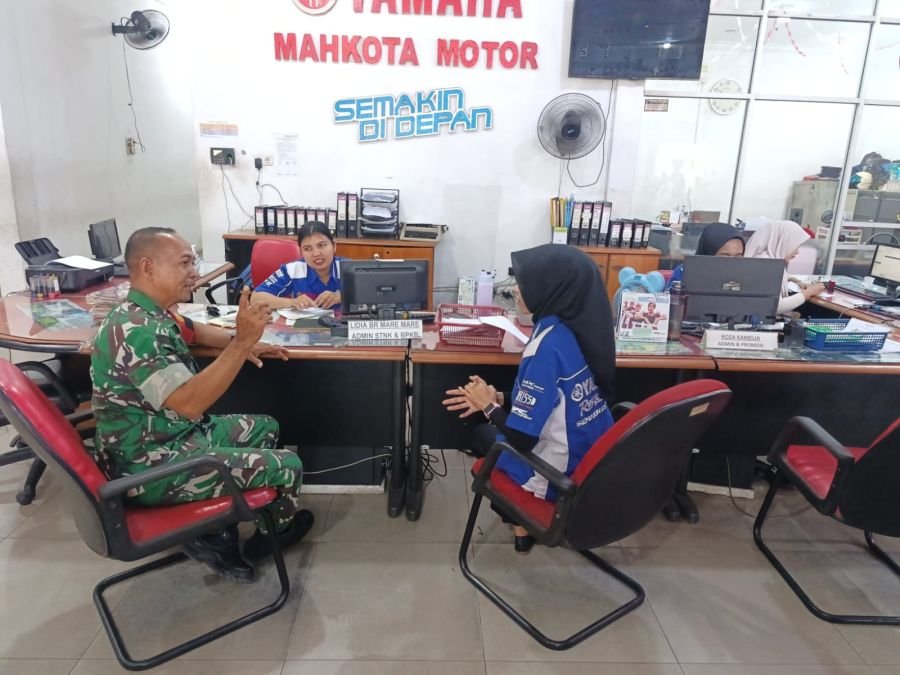 Babinsa Koramil 05/Sail Jalin Komsos dengan Staf Dealer Yamaha, Ingatkan Waspada Penipuan