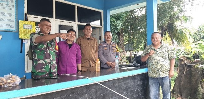 Babinsa Koramil 05/Sail Kawal SPMB SMA Negeri 8 Pekanbaru hingga Tahap Daftar Ulang