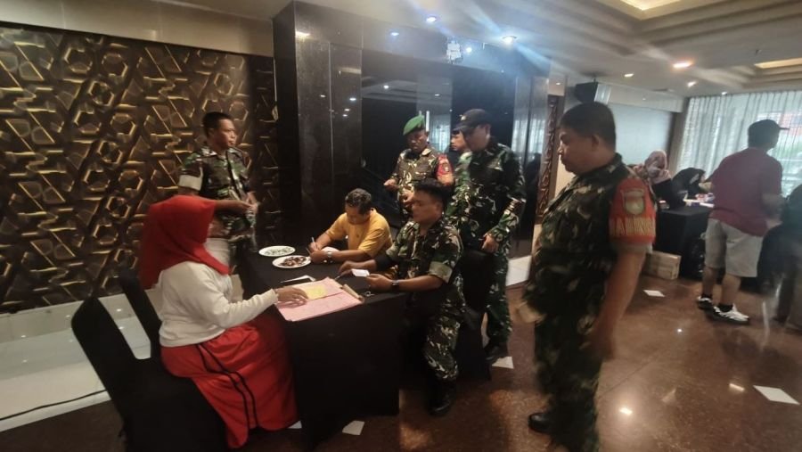 Babinsa Koramil 05/Sail Kodim 0301/Pekanbaru Berpartisipasi dalam Donor Darah HUT PMI