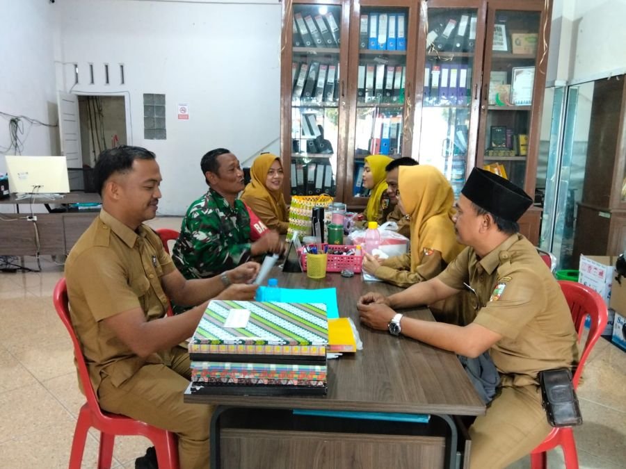 Babinsa Koramil 05/Sail Perkuat Sinergi dengan Perangkat Kelurahan Air Dingin Lewat Komsos