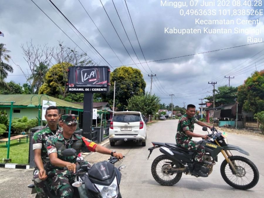 Babinsa Koramil 06 Cerenti Intensifkan Patroli Karhutla di Perkebunan Sawit Warga