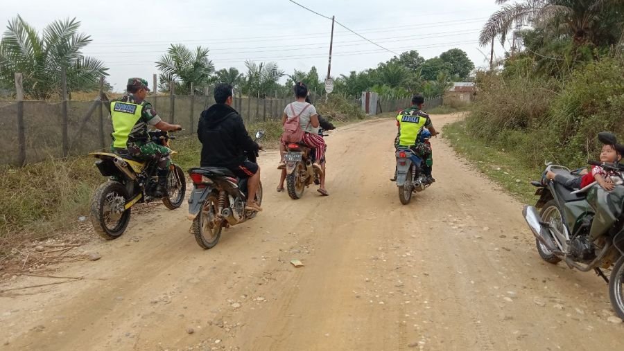 Babinsa Koramil 06 Cerenti Tetap Patroli Karhutla Meski Semalam Diguyur Hujan