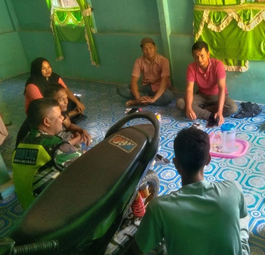 Babinsa Koramil 06/Cerenti Anjangsana ke Rumah Warga, Pererat Silaturahmi dengan Masyarakat