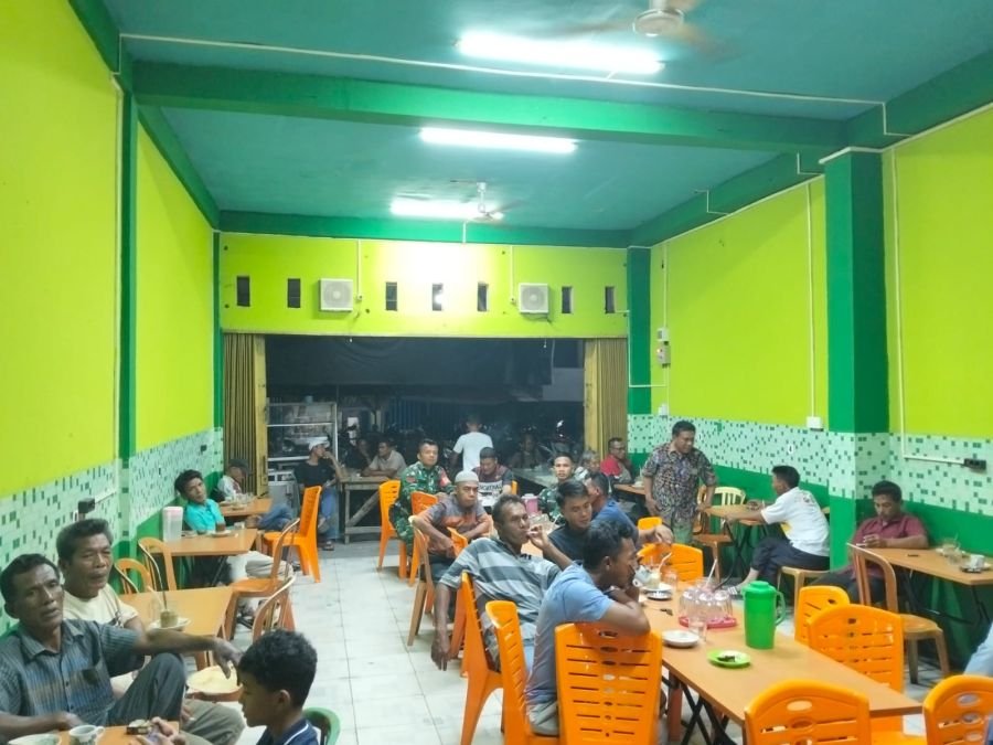 BABINSA KORAMIL 06/CERENTI BERSAMA MASYARAKAT GELAR NOBAR PIALA DUNIA 2026 SENEGAL VS IRAK