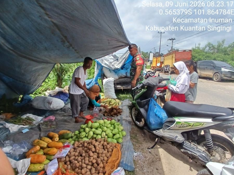 Babinsa Koramil 06/Cerenti Cek Harga Sembako di Pasar Inuman Inuman