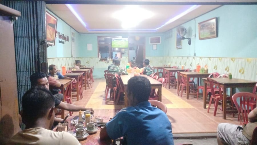 Babinsa Koramil 06/Cerenti Gelar Nobar Piala Dunia 2026 Bersama Masyarakat