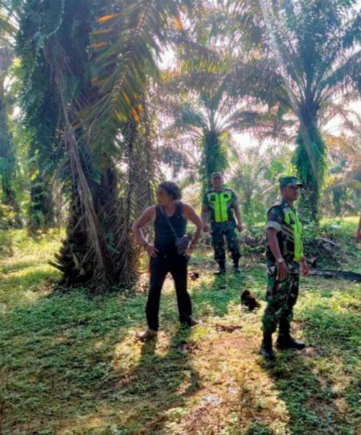 Babinsa Koramil 06/Cerenti Gelar Patroli Karhutla di Desa Pesikaian