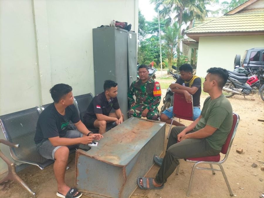 Babinsa Koramil 06/Cerenti Komsos Bersama Pemuda, Imbau Jauhi Narkoba