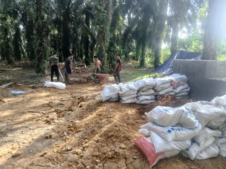 BABINSA KORAMIL 06/CERENTI MONITOR PERKEMBANGAN PEMBANGUNAN JEMBATAN GANTUNG GARUDA TAHAP III