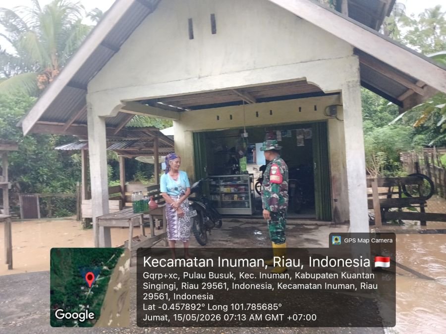 Babinsa Koramil 06/Cerenti Pantau Banjir Akibat Luapan Sungai Batang Kuantan di Desa Pulau Busuk