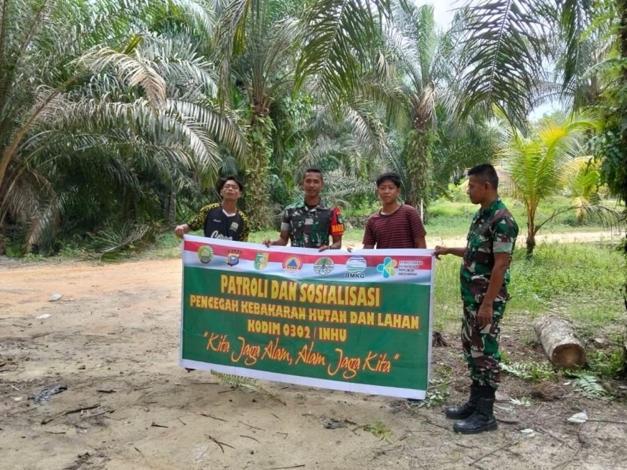 Babinsa Koramil 06/Cerenti Patroli dan Sosialisasi Karhutla di Desa Pulau Bayur